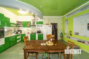 Дом 255м², 3-этажный, участок 3 сот.  