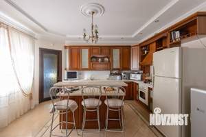 Дом 428м&sup2;, 3-этажный, участок 6 сот.  