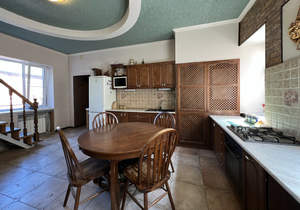 Дом 200м&sup2;, 3-этажный, участок 2 сот.  