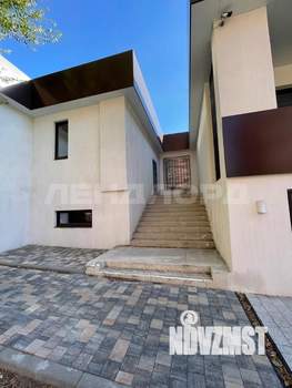 Дом 263м&sup2;, 2-этажный, участок 3 сот.  