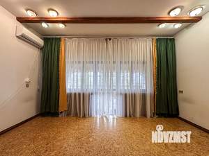 Дом 545м&sup2;, 3-этажный, участок 13 сот.  