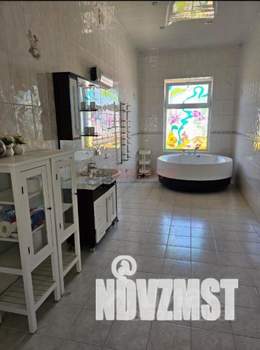 Дом 420м&sup2;, 3-этажный, участок 6 сот.  