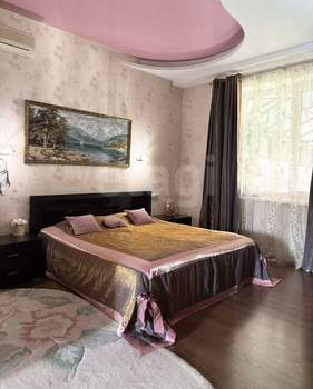 Дом 247м&sup2;, 2-этажный, участок 594 сот.  