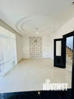 Дом 178м&sup2;, 2-этажный, участок 3 сот.  