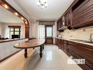 Дом 545м&sup2;, 3-этажный, участок 13 сот.  