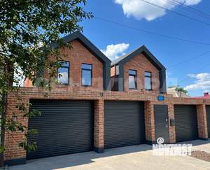 Дом 145м&sup2;, 2-этажный, участок 3 сот.  