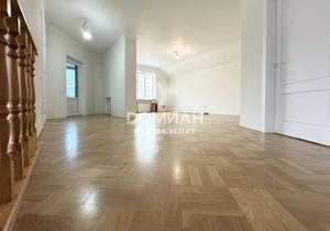 Дом 242м&sup2;, 3-этажный, участок 6 сот.  