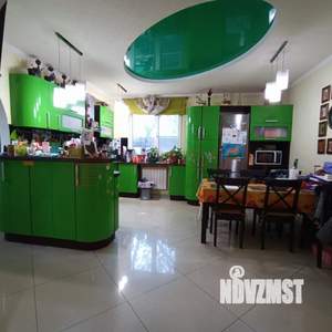 Дом 170м&sup2;, 2-этажный, участок 6 сот.  