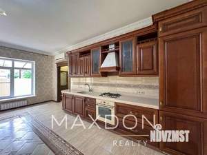 Дом 200м&sup2;, 3-этажный, участок 3 сот.  