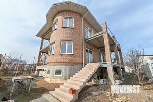 Дом 303м², 3-этажный, участок 6 сот.  