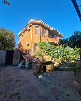 Дом 313м&sup2;, 2-этажный, участок 8 сот.  