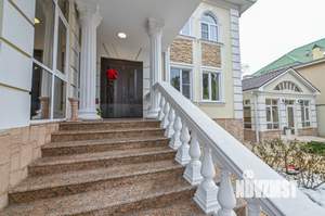 Дом 645м&sup2;, 3-этажный, участок 6 сот.  