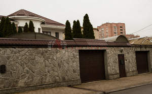 Дом 301м&sup2;, 2-этажный, участок 4 сот.  