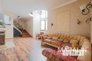 Дом 400м&sup2;, 3-этажный, участок 6 сот.  