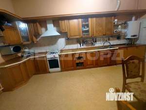 Дом 200м&sup2;, 2-этажный, участок 4 сот.  