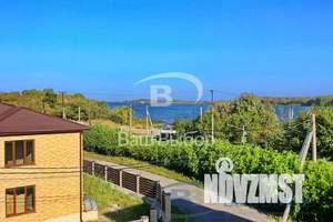 Дом 140м&sup2;, 3-этажный, участок 4 сот.  