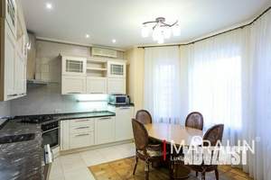 Дом 250м², 3-этажный, участок 8 сот.  