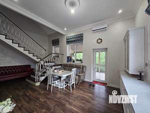 Дом 250м&sup2;, 2-этажный, участок 8 сот.  