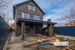 Дом 230м&sup2;, 3-этажный, участок 4 сот.  