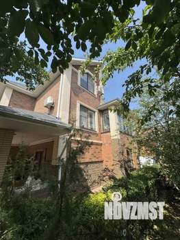 Дом 270м&sup2;, 3-этажный, участок 6 сот.  