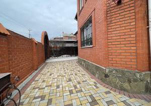 Дом 293м&sup2;, 3-этажный, участок 4 сот.  