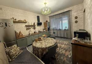 Дом 136м&sup2;, 3-этажный, участок 4 сот.  