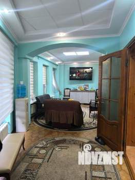 Дом 302м&sup2;, 3-этажный, участок 5 сот.  