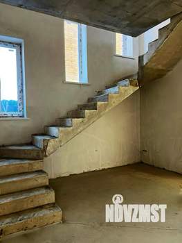 Дом 240м&sup2;, 3-этажный, участок 4 сот.  