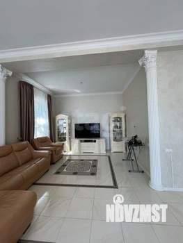 Дом 291м&sup2;, 2-этажный, участок 3 сот.  