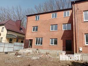 Дом 700м&sup2;, 3-этажный, участок 6 сот.  