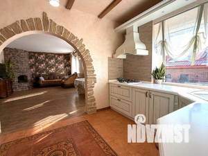 Дом 260м&sup2;, 3-этажный, участок 7 сот.  