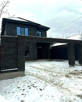 Дом 220м&sup2;, 3-этажный, участок 4 сот.  