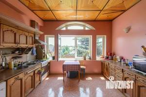 Дом 320м², 3-этажный, участок 10 сот.  
