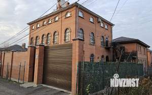 Дом 480м&sup2;, 3-этажный, участок 6 сот.  