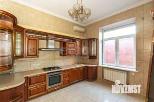 Дом 600м², 4-этажный, участок 6 сот.  