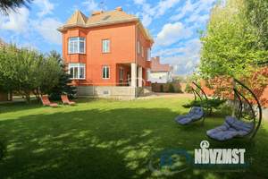 Дом 400м², 3-этажный, участок 6 сот.  