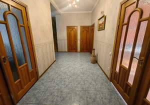 Дом 404м&sup2;, 2-этажный, участок 647 сот.  