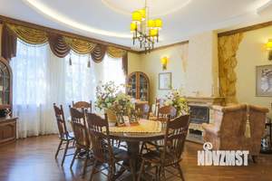 Дом 490м², 2-этажный, участок 10 сот.  