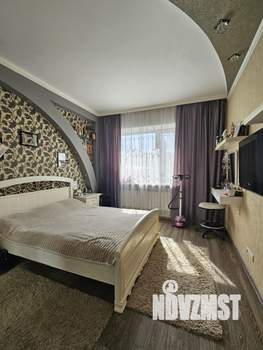 Дом 242м&sup2;, 3-этажный, участок 4 сот.  