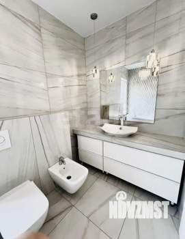 Дом 100м&sup2;, 2-этажный, участок 3 сот.  