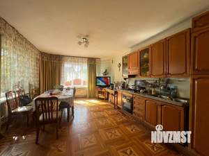 Дом 293м², 3-этажный, участок 4 сот.  