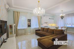 Дом 280м&sup2;, 3-этажный, участок 5 сот.  