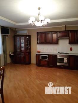 Дом 380м&sup2;, 3-этажный, участок 3 сот.  