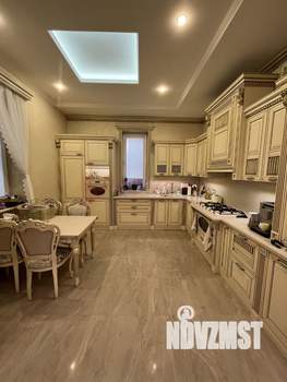 Дом 220м&sup2;, 2-этажный, участок 6 сот.  