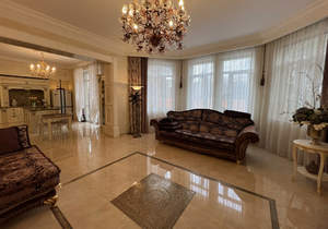 Дом 375м&sup2;, 3-этажный, участок 8 сот.  