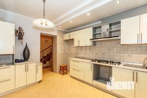 Дом 430м&sup2;, 3-этажный, участок 6 сот.  