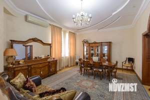 Дом 450м², 2-этажный, участок 819 сот.  