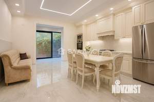 Дом 604м², 3-этажный, участок 761 сот.  