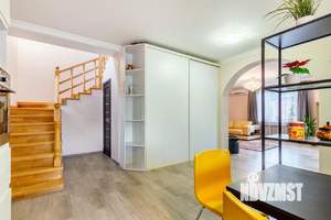 Дом 197м&sup2;, 3-этажный, участок 4 сот.  