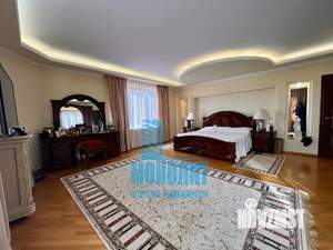 Дом 424м², 3-этажный, участок 14 сот.  